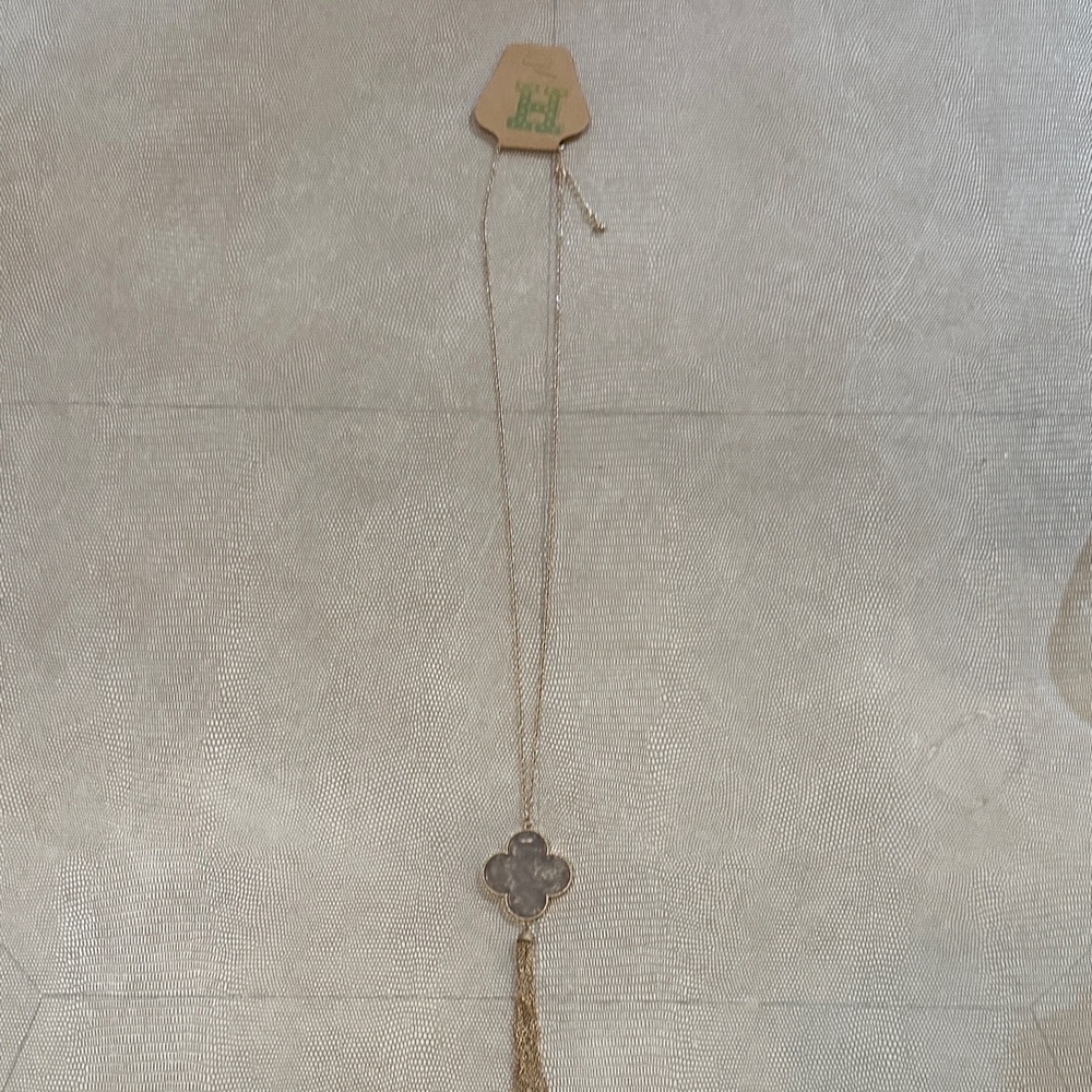 Chic Gold Clover Pendant Necklace